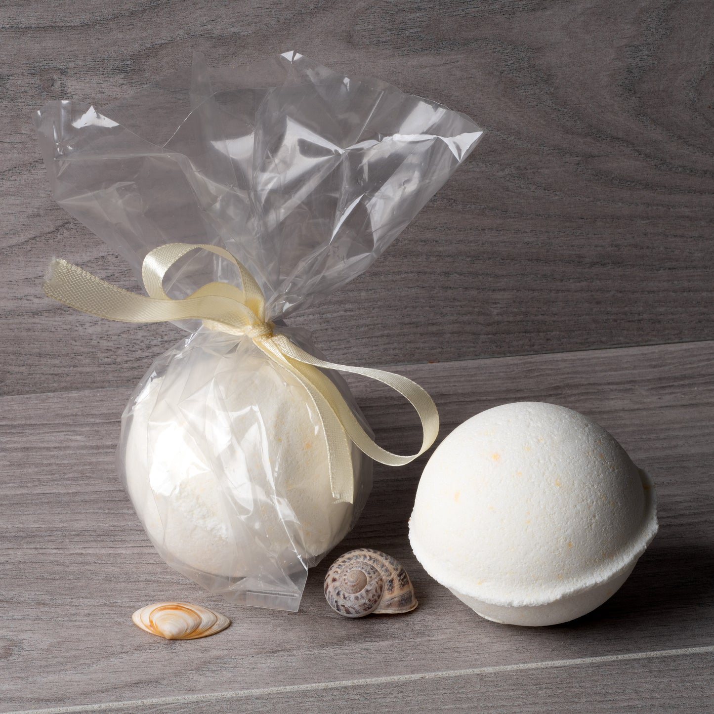 Large luxury Yellow Seaweed and Juniper Bath Bomb